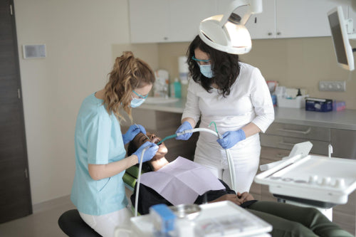 Experts Examine Benefits of Cordless Oral Irrigators Over Traditional Floss