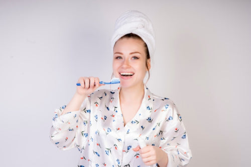 Oracuras Sonic Toothbrush Offers Customizable Brushing Modes