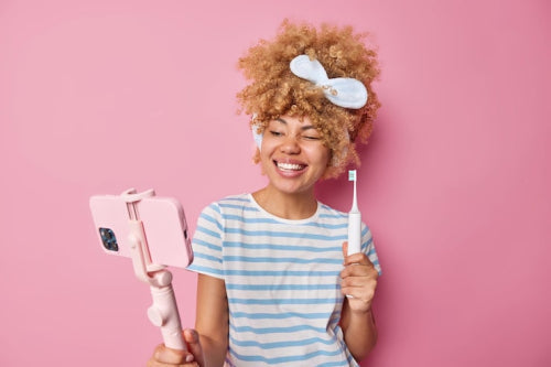 How Water Flossers Fit into Busy Social Media Lifestyles