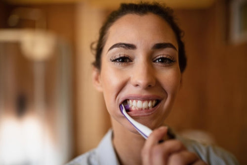 Dentists Examine Benefits of Electric Toothbrushes for Gum Health