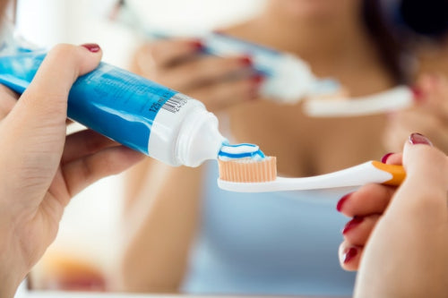 Natural Toothpaste vs. Conventional Toothpaste: Which Should You Choose?